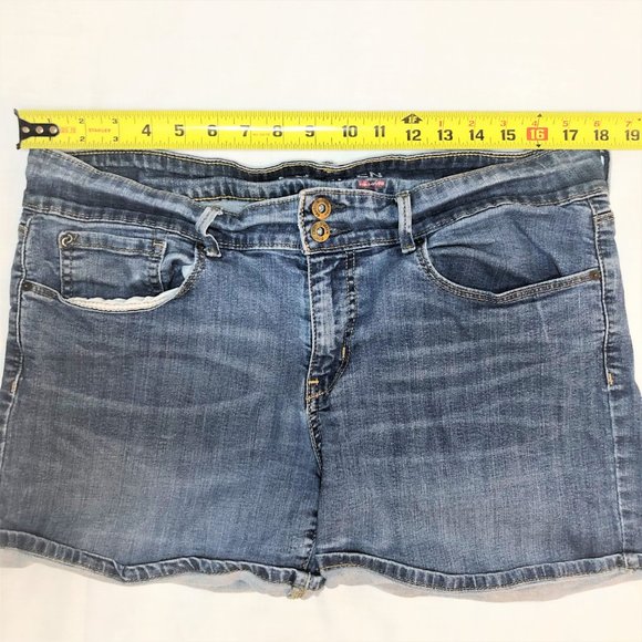 Denizen from Levi’s | Women’s Denim Shorts | Size 16 Cuffed - Picture 4 of 7